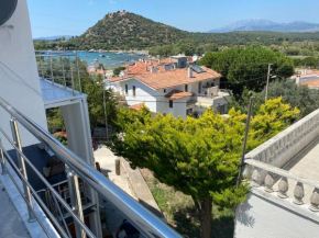 Nino’s Seaview House with Balcony & Garden